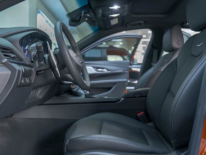 Фото 10 - Cadillac CT4