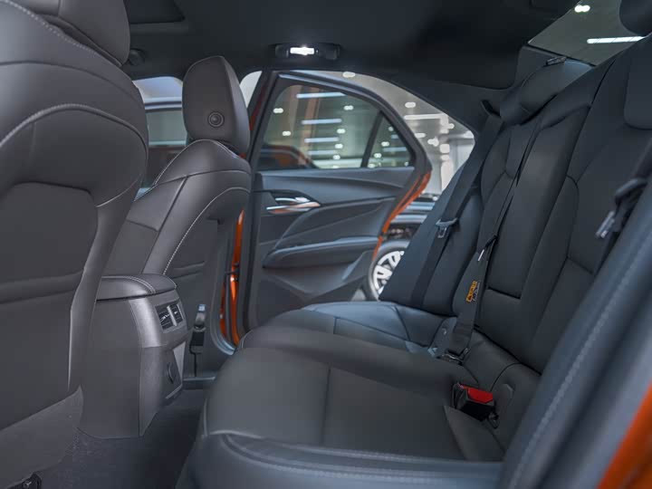 Фото 11 - Cadillac CT4