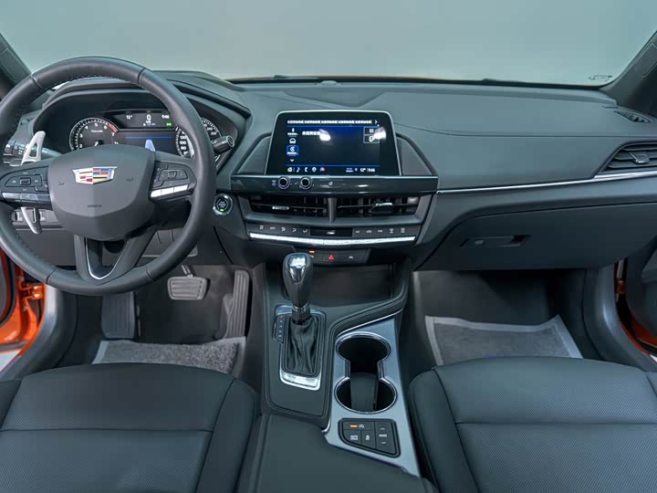 Фото 9 - Cadillac CT4