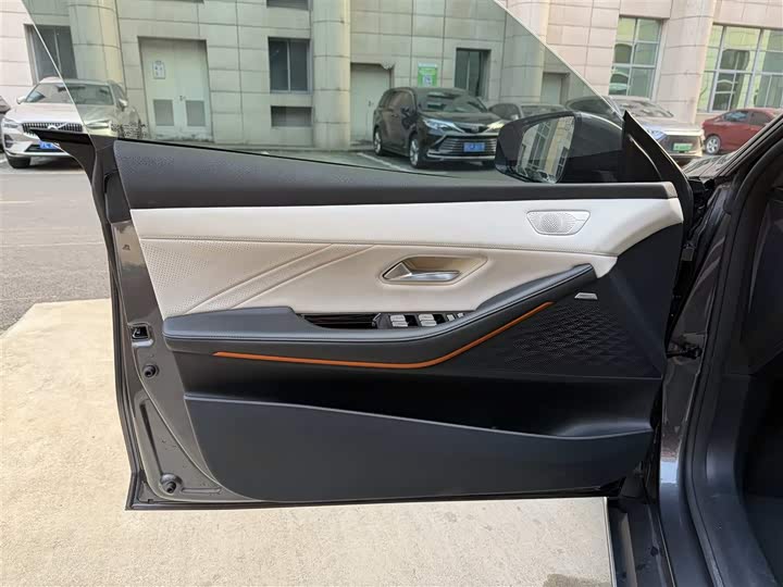 Фото 11 - Changan Deepal SL03