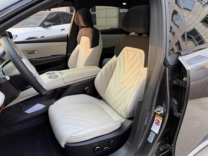 Фото 13 - Changan Deepal SL03