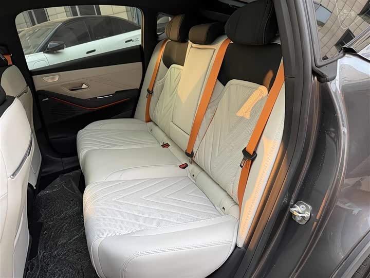 Фото 18 - Changan Deepal SL03