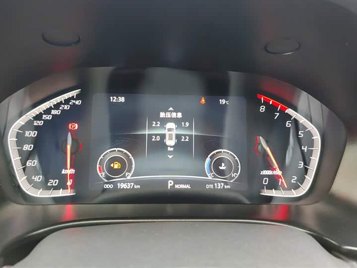 Фото 14 - Changan CS75