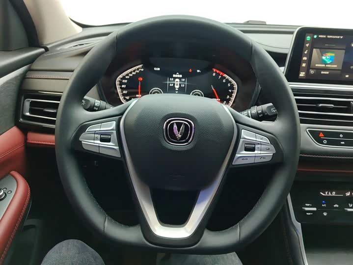 Фото 15 - Changan CS75