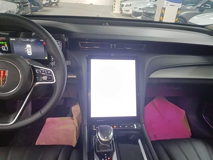 Фото 13 - Hongqi H5