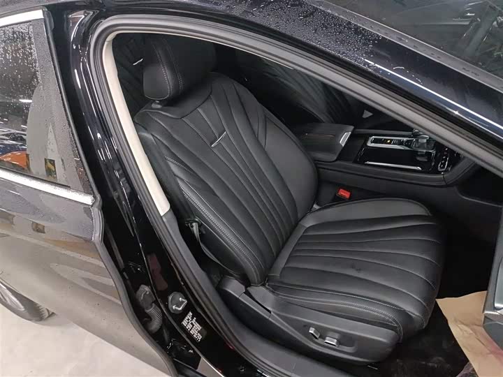 Фото 25 - Hongqi H5