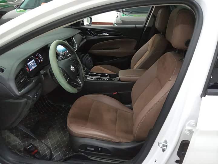 Фото 15 - Buick Regal