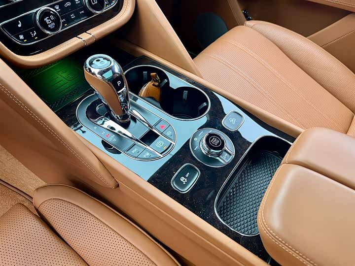 Фото 10 - Bentley Bentayga