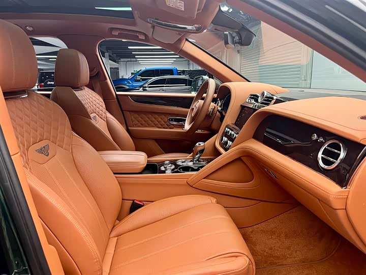 Фото 17 - Bentley Bentayga