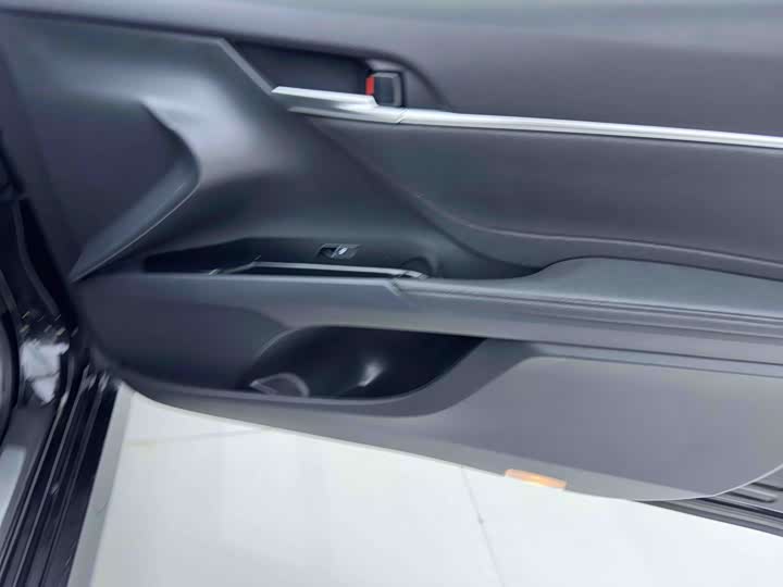 Фото 11 - Toyota Camry