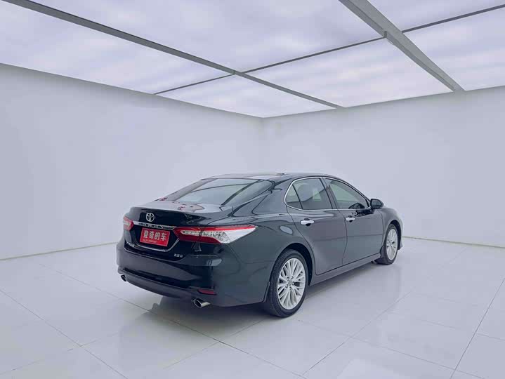 Фото 17 - Toyota Camry