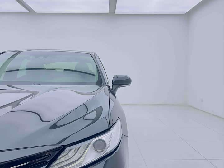 Фото 20 - Toyota Camry