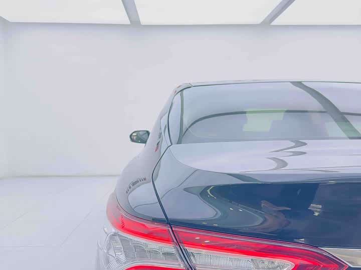 Фото 21 - Toyota Camry