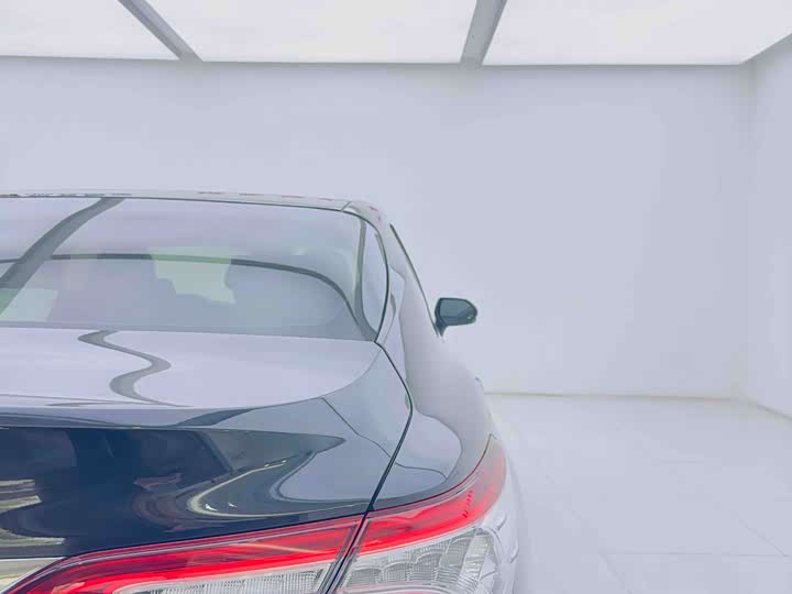 Фото 25 - Toyota Camry