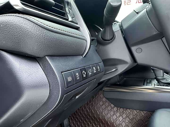 Фото 3 - Toyota Camry