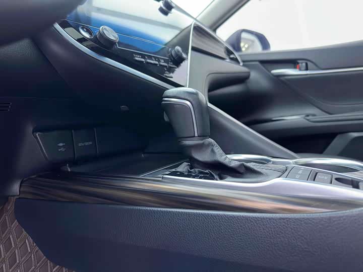 Фото 4 - Toyota Camry