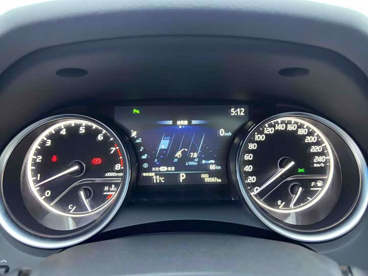 Фото 6 - Toyota Camry