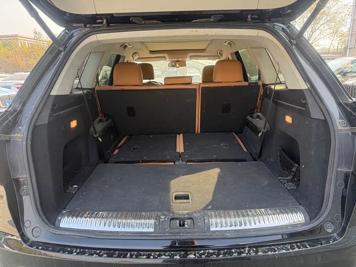 Фото 13 - Hongqi HS7