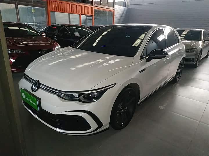 Фото 1 - Volkswagen Golf