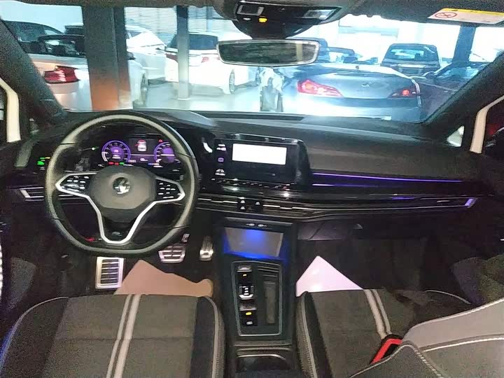 Фото 10 - Volkswagen Golf