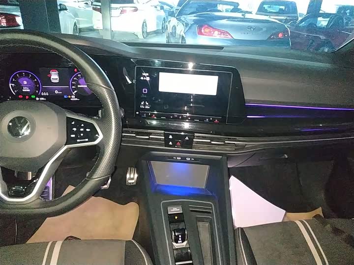 Фото 13 - Volkswagen Golf