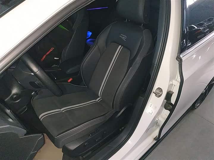 Фото 15 - Volkswagen Golf