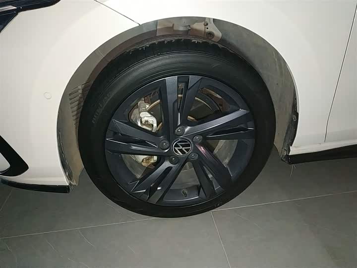 Фото 23 - Volkswagen Golf