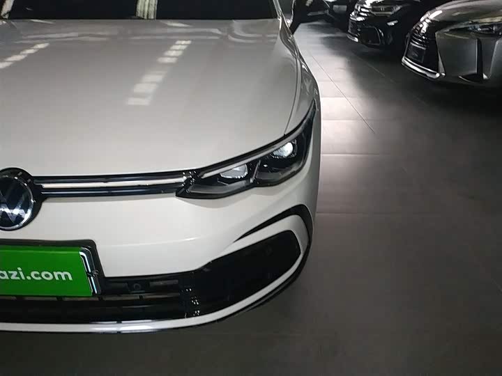 Фото 24 - Volkswagen Golf