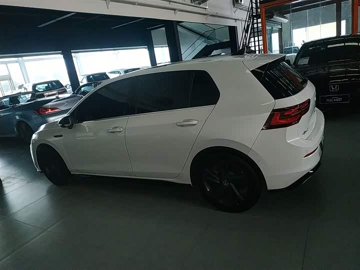 Фото 5 - Volkswagen Golf