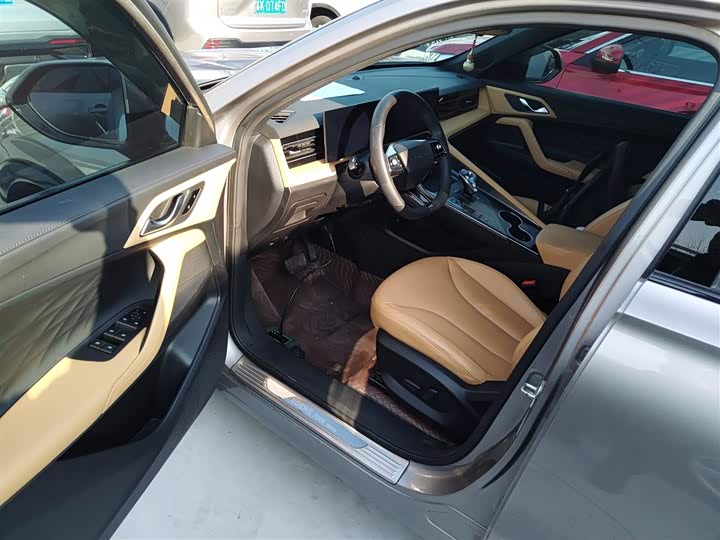 Фото 16 - Roewe RX5