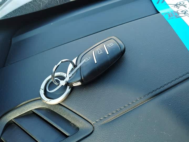 Фото 9 - Roewe RX5