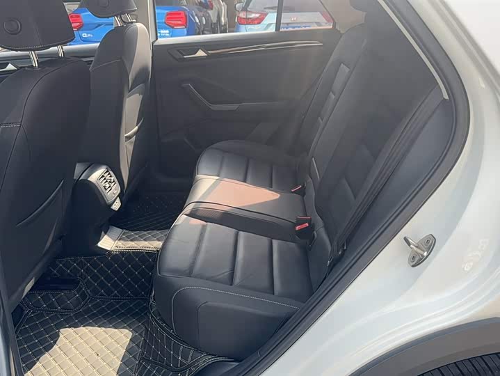 Фото 8 - Volkswagen T-Roc