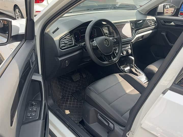 Фото 9 - Volkswagen T-Roc