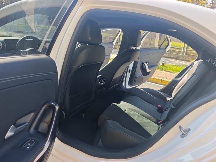 Фото 8 - Mercedes-Benz A-Class