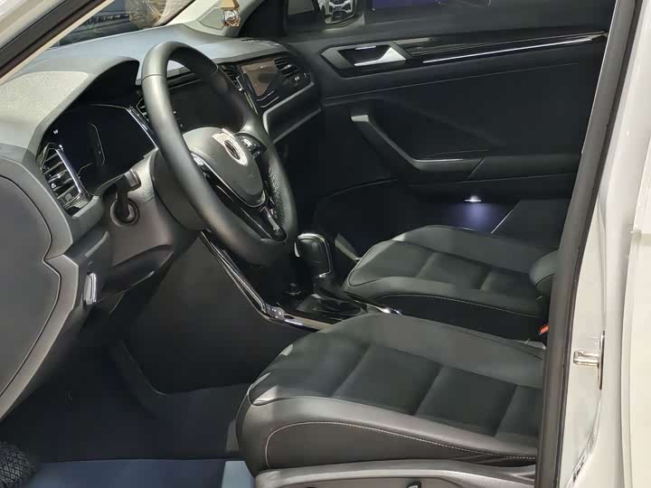 Фото 8 - Volkswagen T-Roc