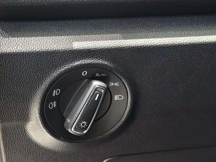 Фото 9 - Volkswagen T-Roc