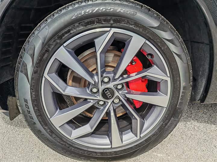 Фото 15 - Audi Q5L