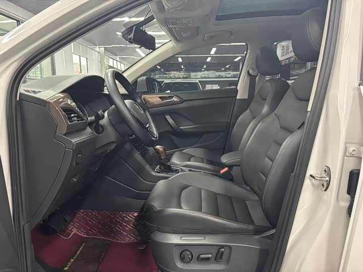 Фото 5 - Volkswagen Tharu