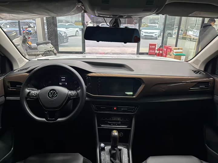 Фото 7 - Volkswagen Tharu