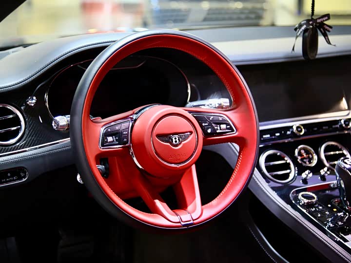 Фото 14 - Bentley Continental GT