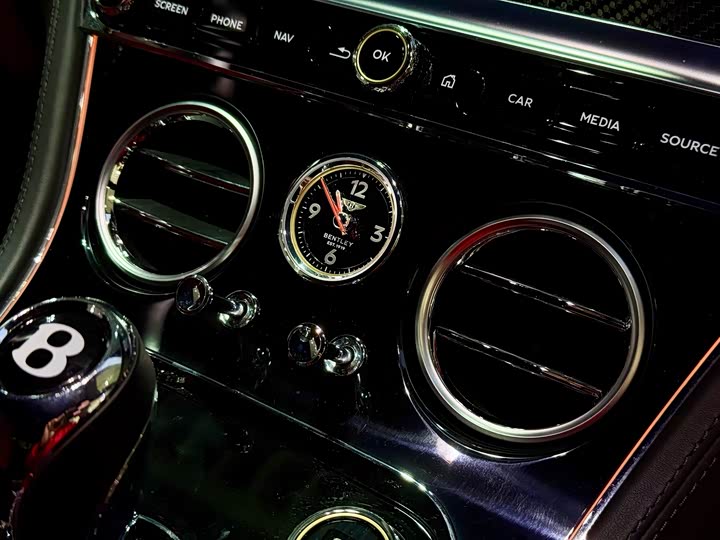 Фото 21 - Bentley Continental GT