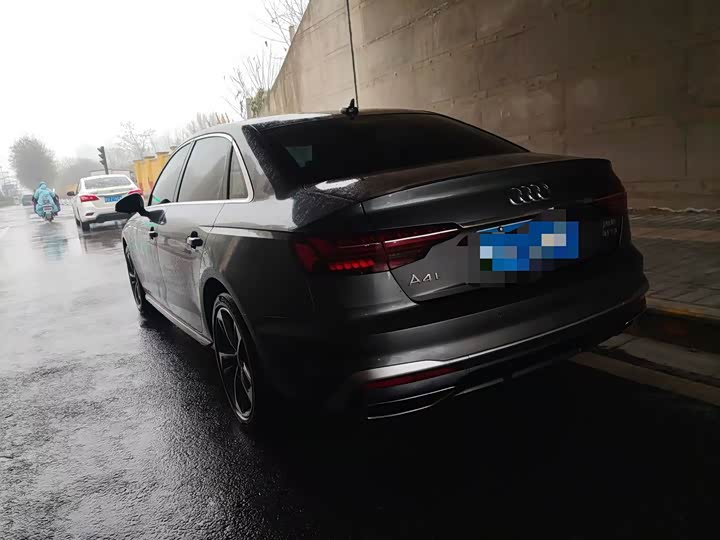 Фото 5 - Audi A4L