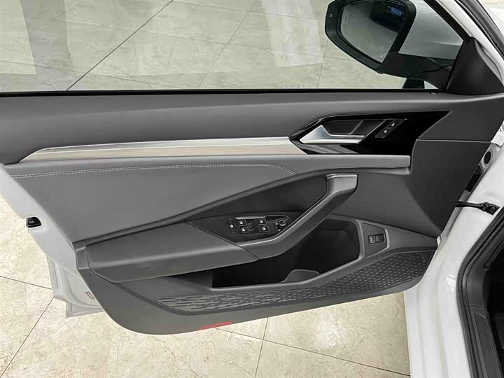 Фото 10 - Volkswagen Sagitar L