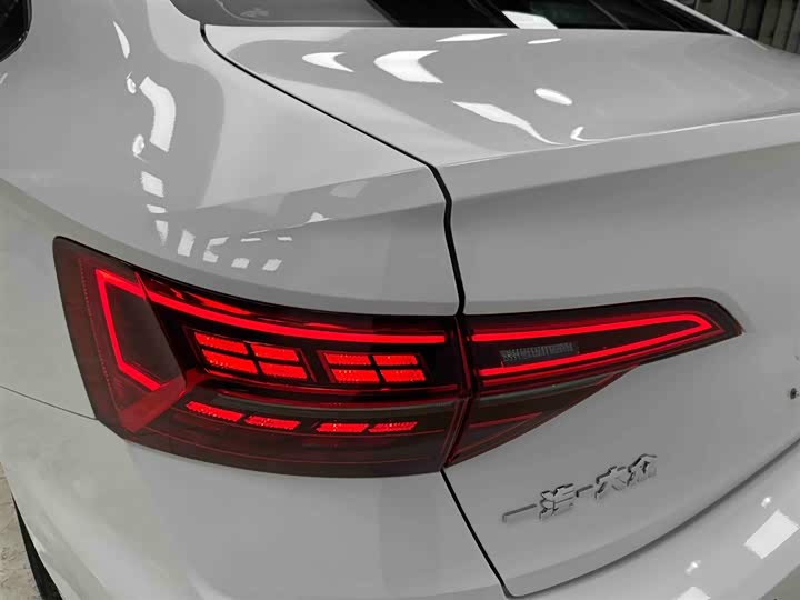 Фото 18 - Volkswagen Sagitar L