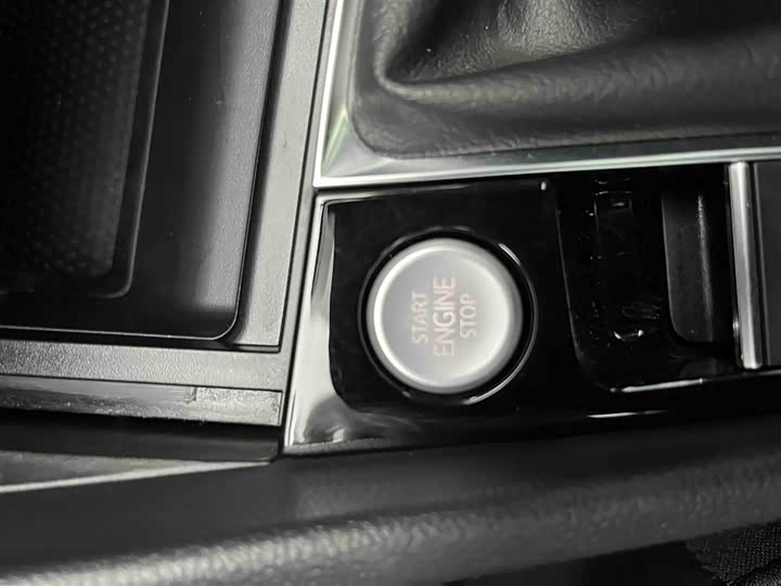 Фото 4 - Volkswagen Sagitar L