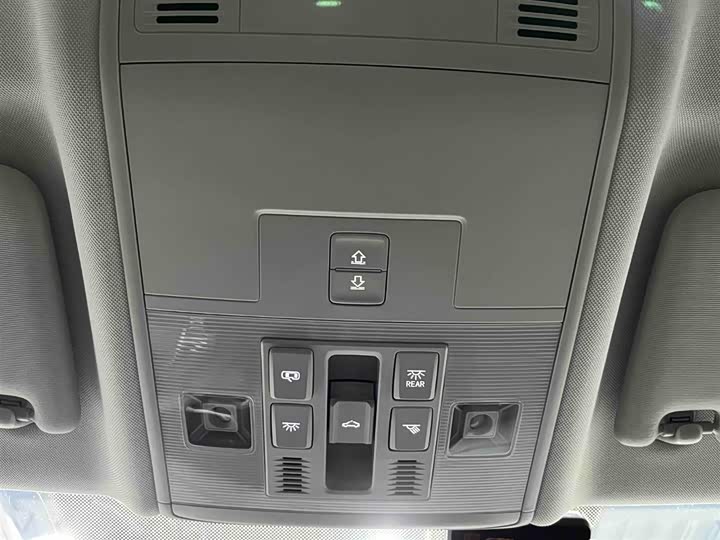 Фото 8 - Volkswagen Sagitar L