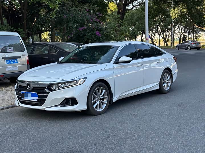 Фото 1 - Honda Accord