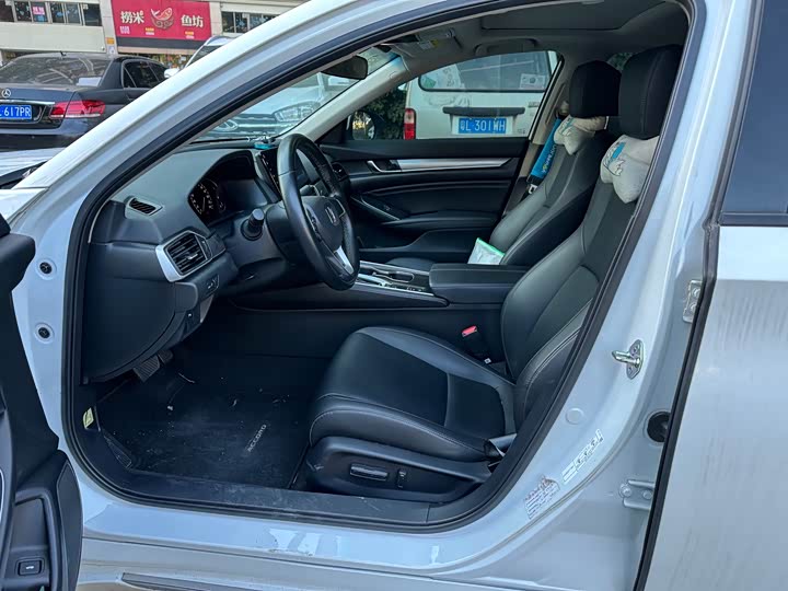 Фото 4 - Honda Accord