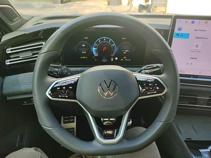 Фото 11 - Volkswagen Tiguan L Pro