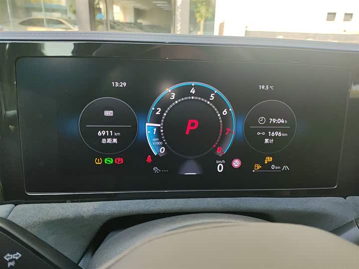 Фото 12 - Volkswagen Tiguan L Pro